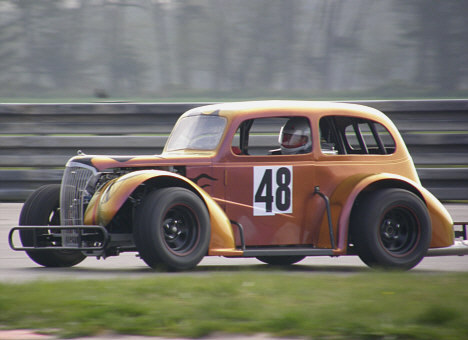Testdagen er en kærkommen lejlighed for specielt de helt nye kørere, som foreksempel Michael Aaskov og Per Jensen der deler denne Chevrolet Sedan i 2009.
